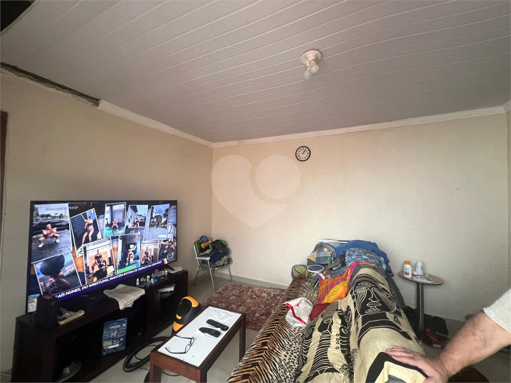 Casa térrea na Vila Constança com 3 dormitorios, sala, cozinha, 2 banheiros, 2 vagas com quintal.