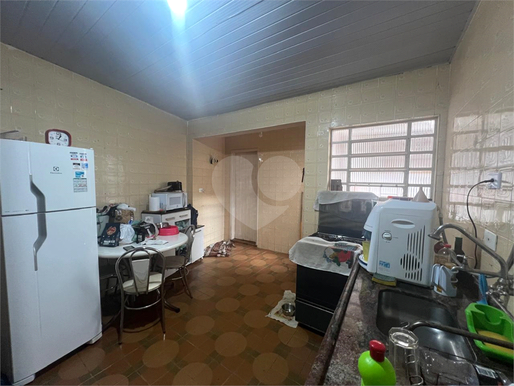 Casa térrea na Vila Constança com 3 dormitorios, sala, cozinha, 2 banheiros, 2 vagas com quintal.