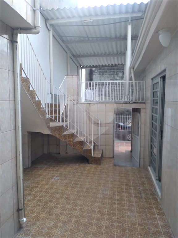 Casa térrea na Vila Constança com 3 dormitorios, sala, cozinha, 2 banheiros, 2 vagas com quintal.