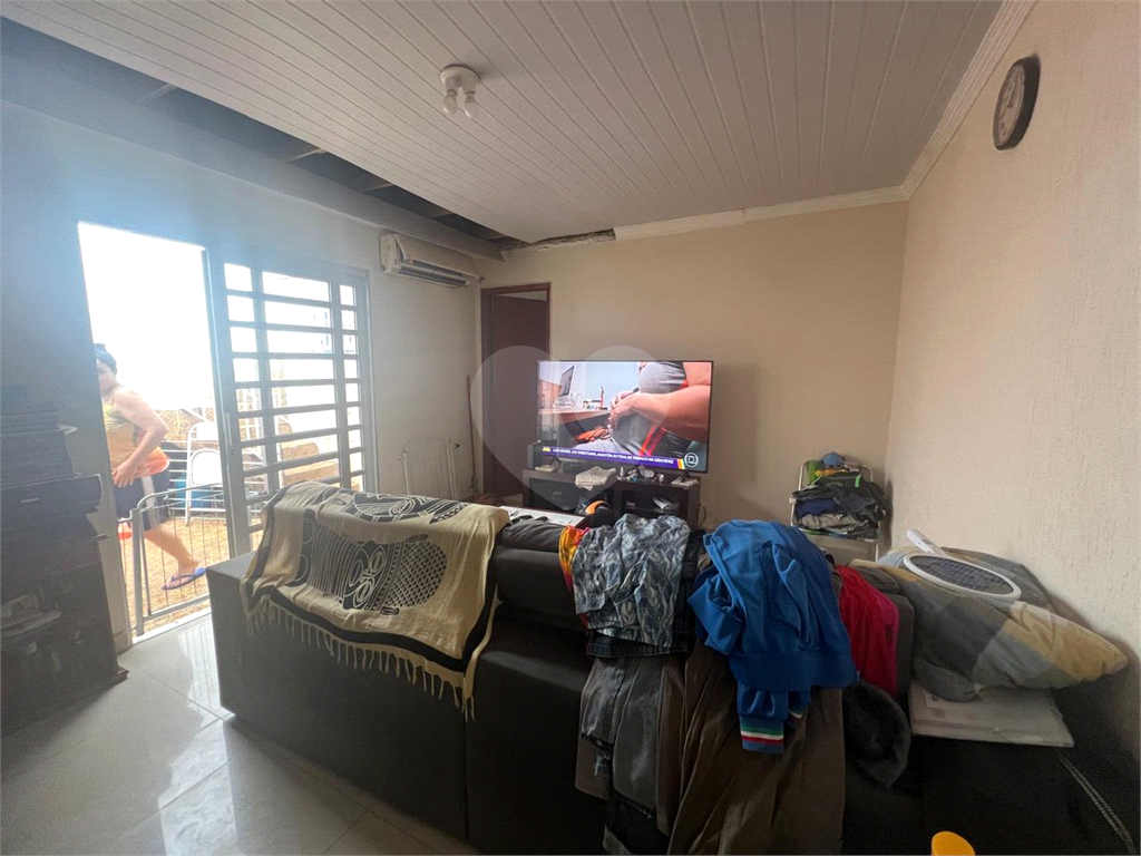 Casa térrea na Vila Constança com 3 dormitorios, sala, cozinha, 2 banheiros, 2 vagas com quintal.