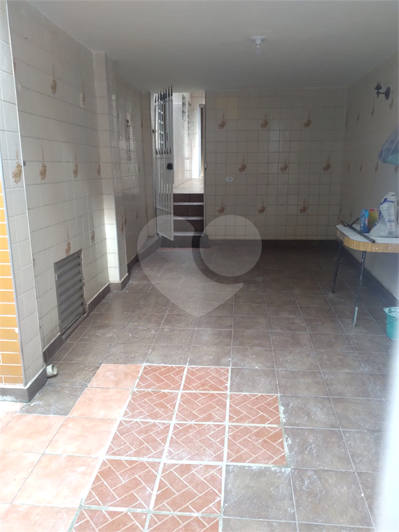 Casa térrea na Vila Constança com 3 dormitorios, sala, cozinha, 2 banheiros, 2 vagas com quintal.