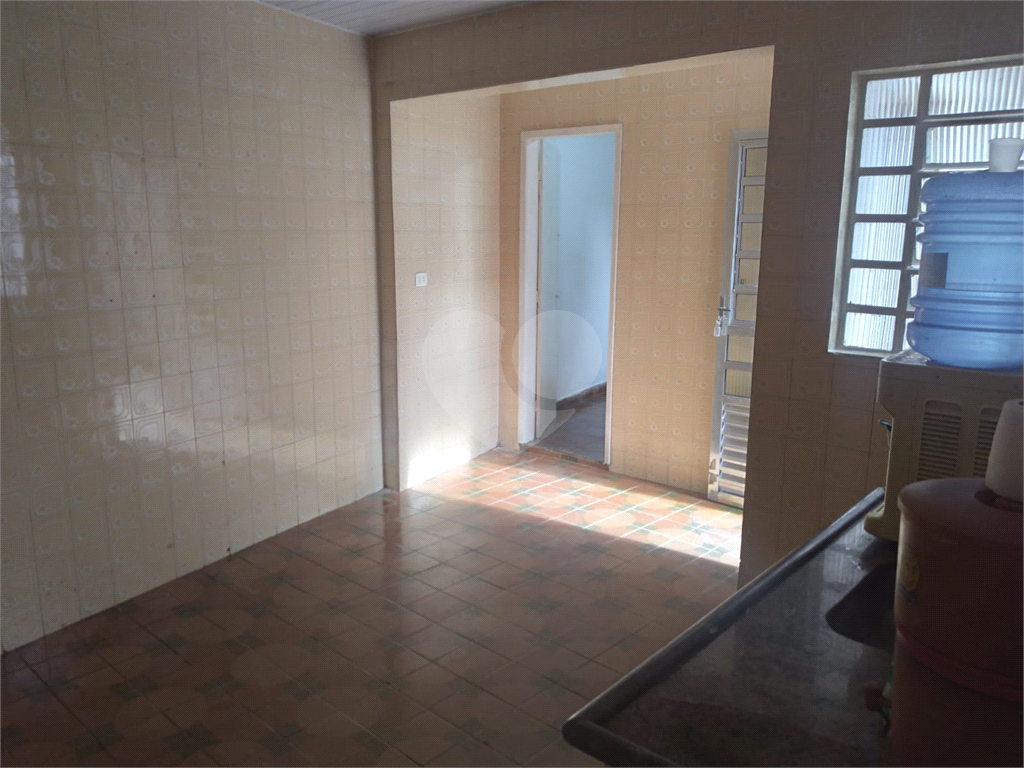 Casa térrea na Vila Constança com 3 dormitorios, sala, cozinha, 2 banheiros, 2 vagas com quintal.