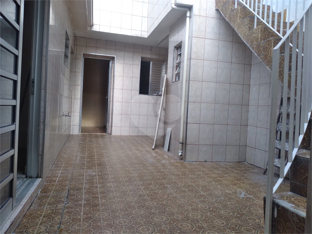 Casa térrea na Vila Constança com 3 dormitorios, sala, cozinha, 2 banheiros, 2 vagas com quintal.