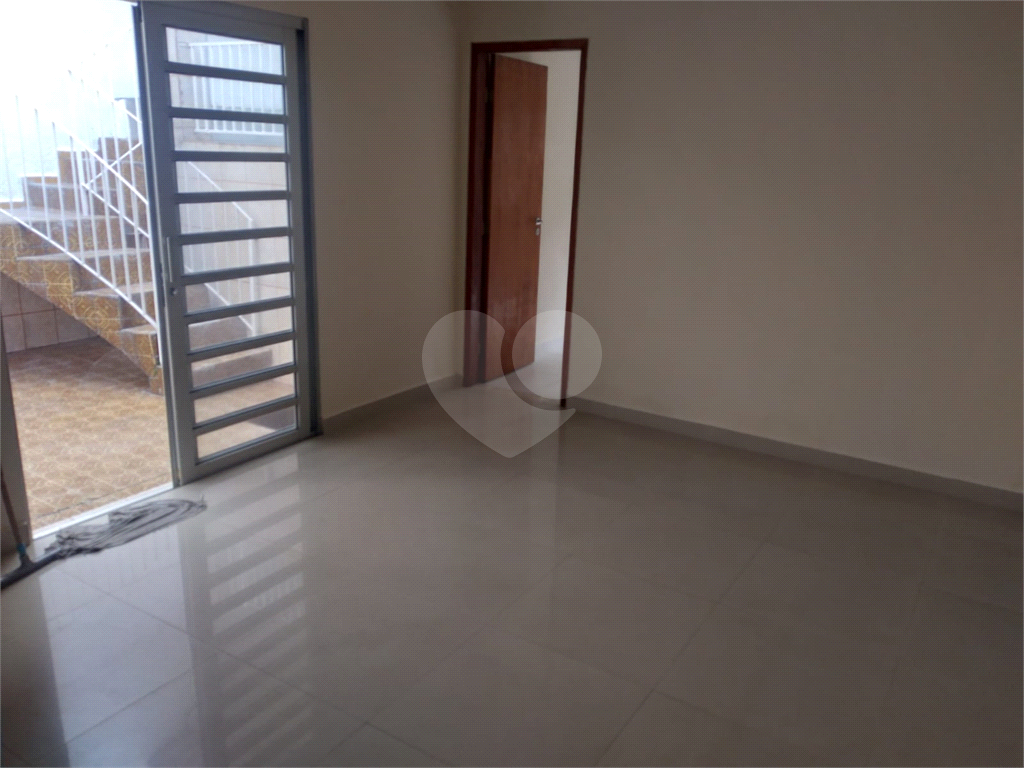 Casa térrea na Vila Constança com 3 dormitorios, sala, cozinha, 2 banheiros, 2 vagas com quintal.