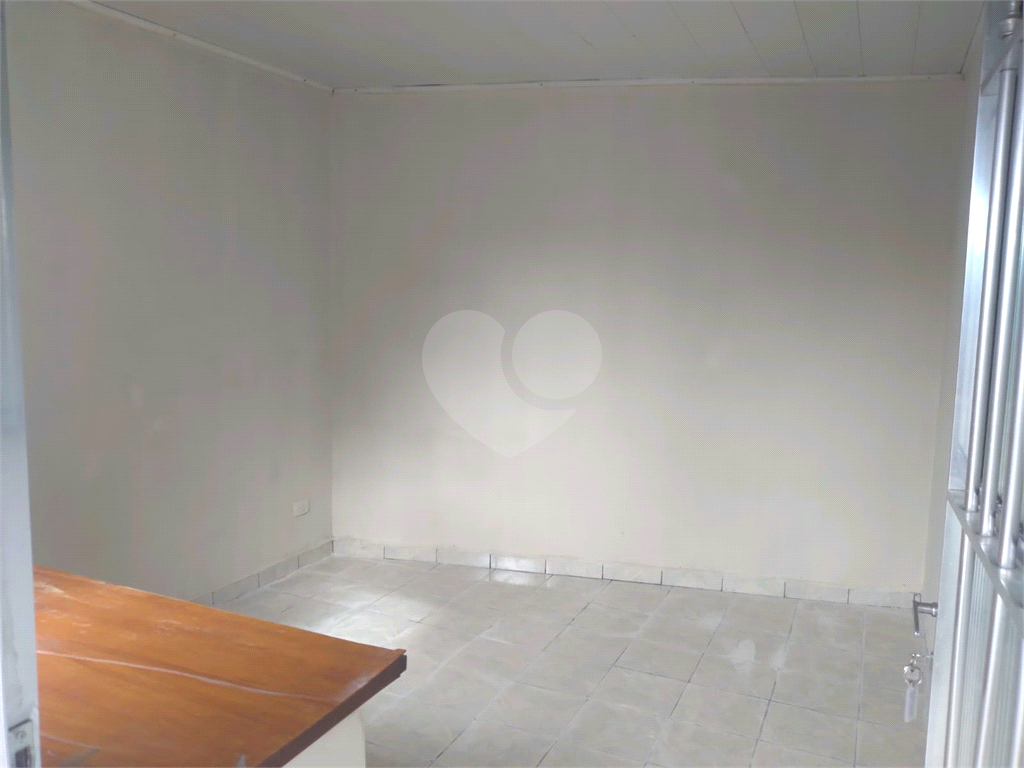 Casa térrea na Vila Constança com 3 dormitorios, sala, cozinha, 2 banheiros, 2 vagas com quintal.