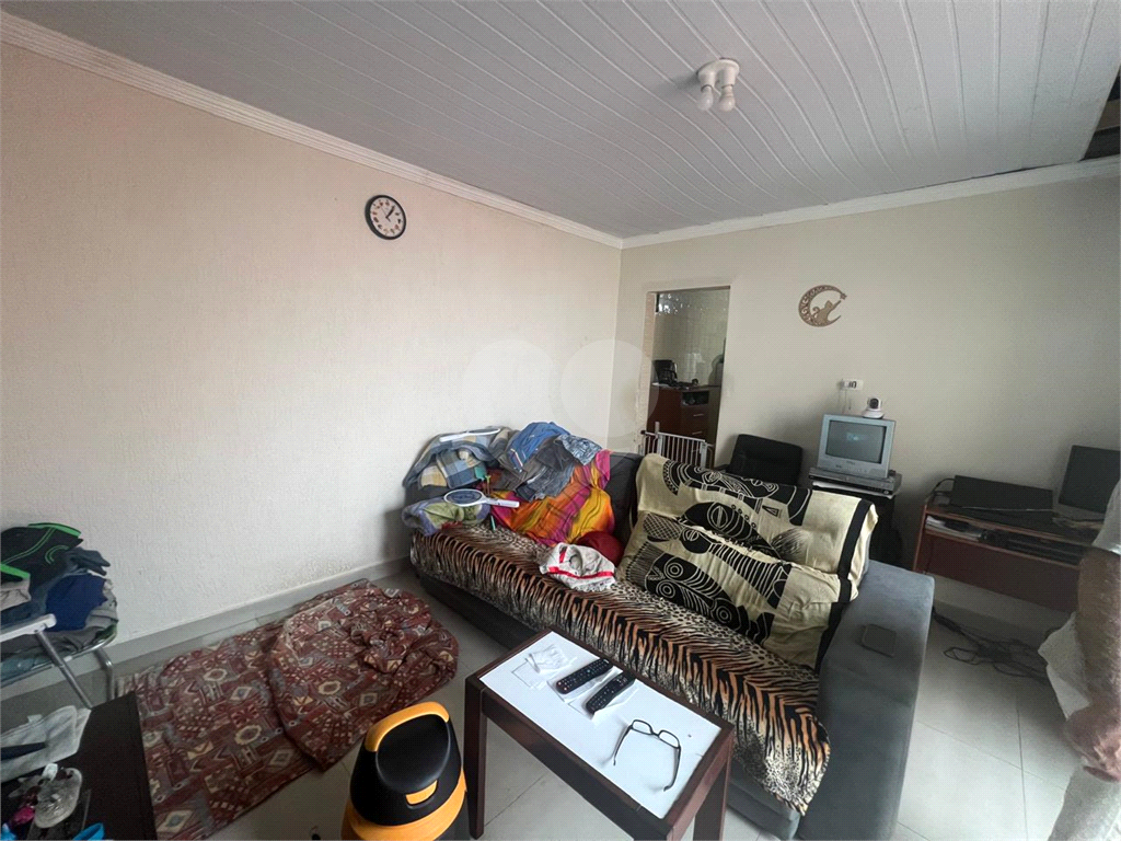 Casa térrea na Vila Constança com 3 dormitorios, sala, cozinha, 2 banheiros, 2 vagas com quintal.