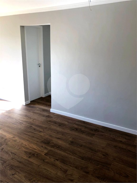 Casa térrea na Vila Constança com 3 dormitorios, sala, cozinha, 2 banheiros, 2 vagas com quintal.