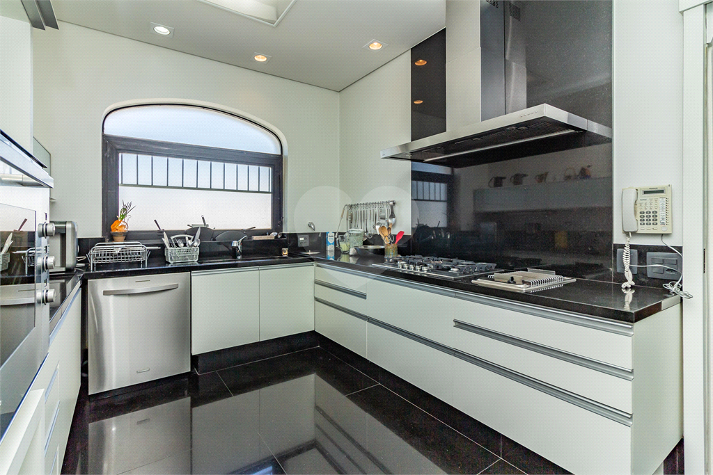 COBERTURA DUPLEX À VENDA COM ELEVADOR, JACUZZI, 5 QUARTOS E 4 VAGAS EM HIGIENÓPOLIS