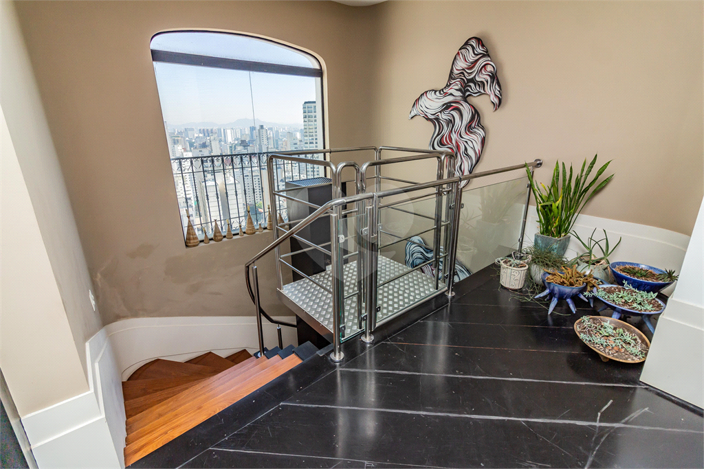 COBERTURA DUPLEX À VENDA COM ELEVADOR, JACUZZI, 5 QUARTOS E 4 VAGAS EM HIGIENÓPOLIS