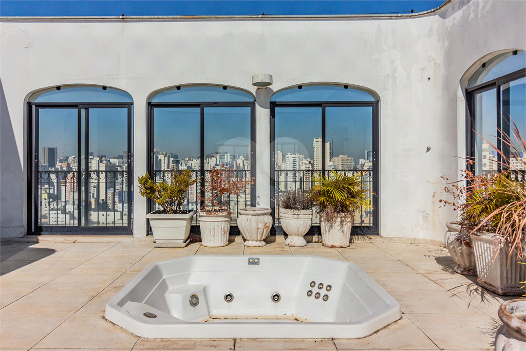 COBERTURA DUPLEX À VENDA COM ELEVADOR, JACUZZI, 5 QUARTOS E 4 VAGAS EM HIGIENÓPOLIS