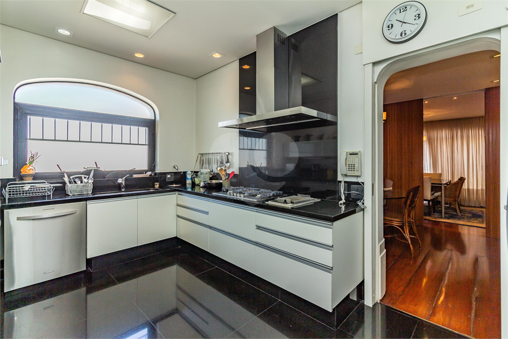 COBERTURA DUPLEX À VENDA COM ELEVADOR, JACUZZI, 5 QUARTOS E 4 VAGAS EM HIGIENÓPOLIS