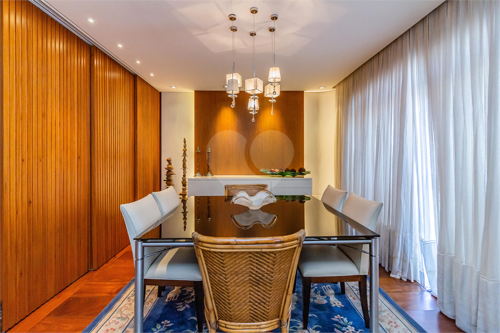 COBERTURA DUPLEX À VENDA COM ELEVADOR, JACUZZI, 5 QUARTOS E 4 VAGAS EM HIGIENÓPOLIS