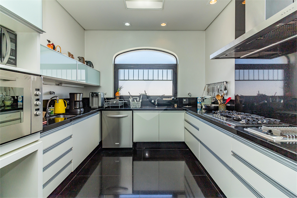 COBERTURA DUPLEX À VENDA COM ELEVADOR, JACUZZI, 5 QUARTOS E 4 VAGAS EM HIGIENÓPOLIS