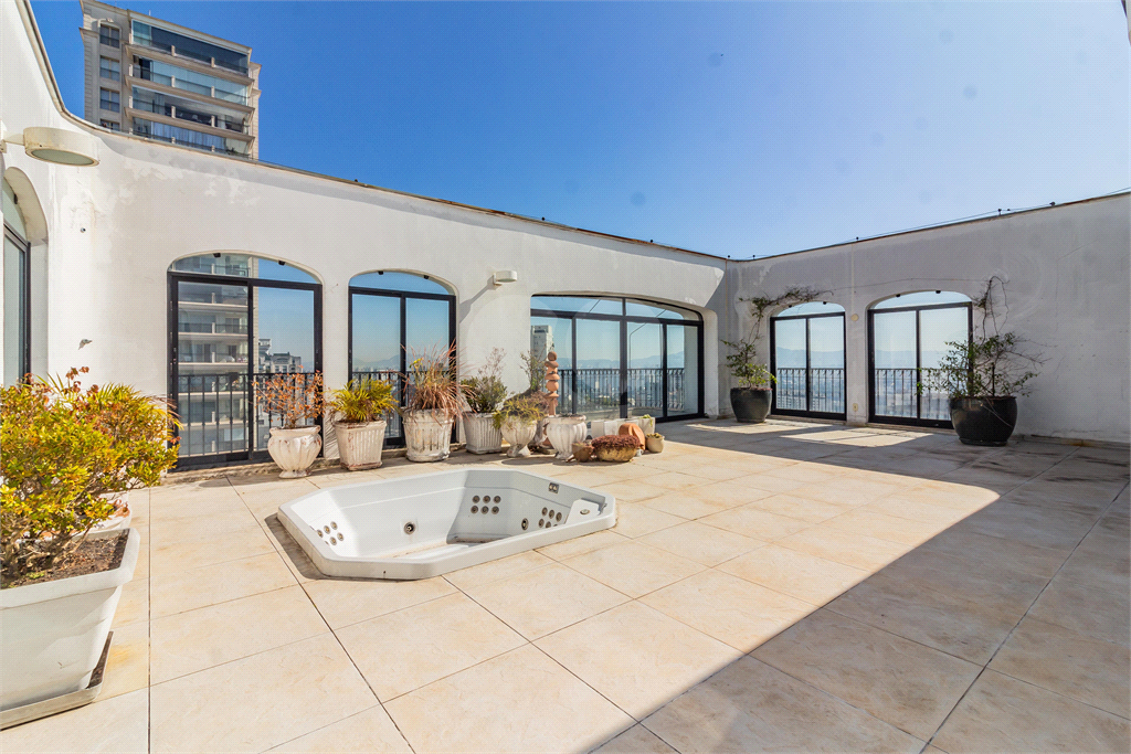 COBERTURA DUPLEX À VENDA COM ELEVADOR, JACUZZI, 5 QUARTOS E 4 VAGAS EM HIGIENÓPOLIS