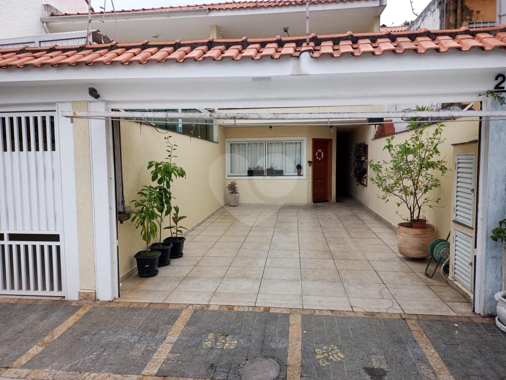 Sobrado, 3 quartos, 3 suítes, 4 vagas, 
