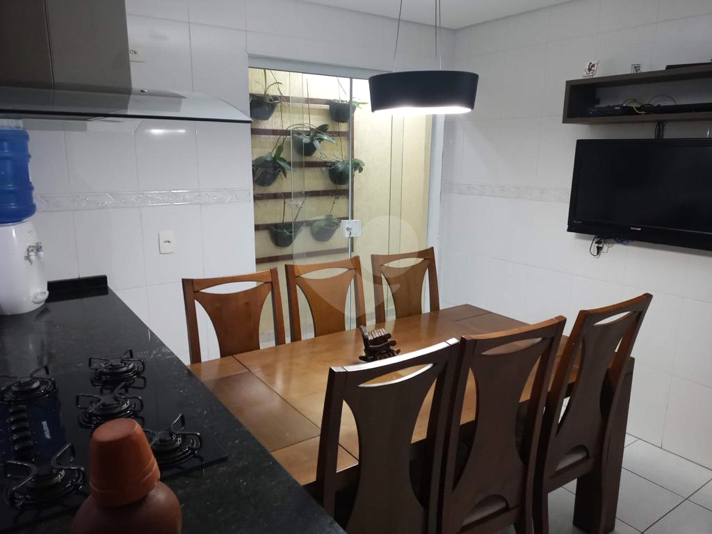 Sobrado, 3 quartos, 3 suítes, 4 vagas, 