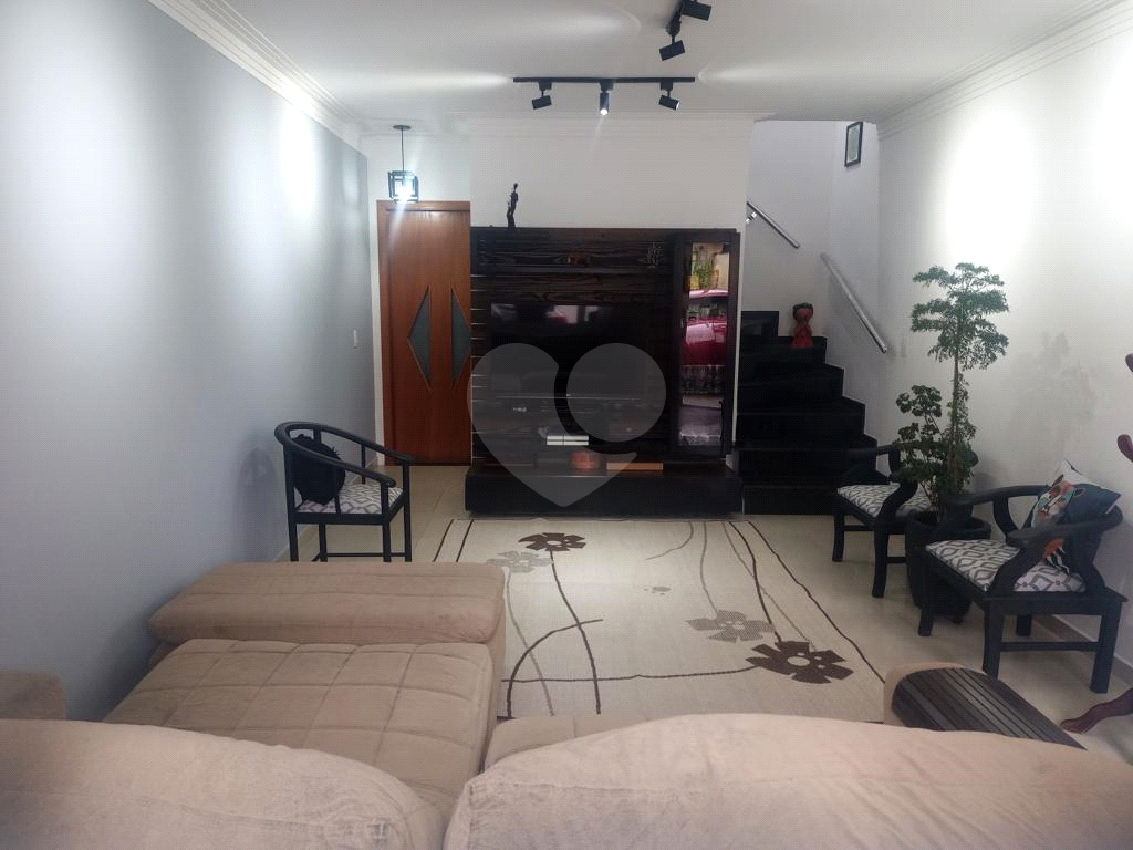 Sobrado, 3 quartos, 3 suítes, 4 vagas, 