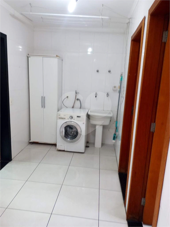 Sobrado, 3 quartos, 3 suítes, 4 vagas, 