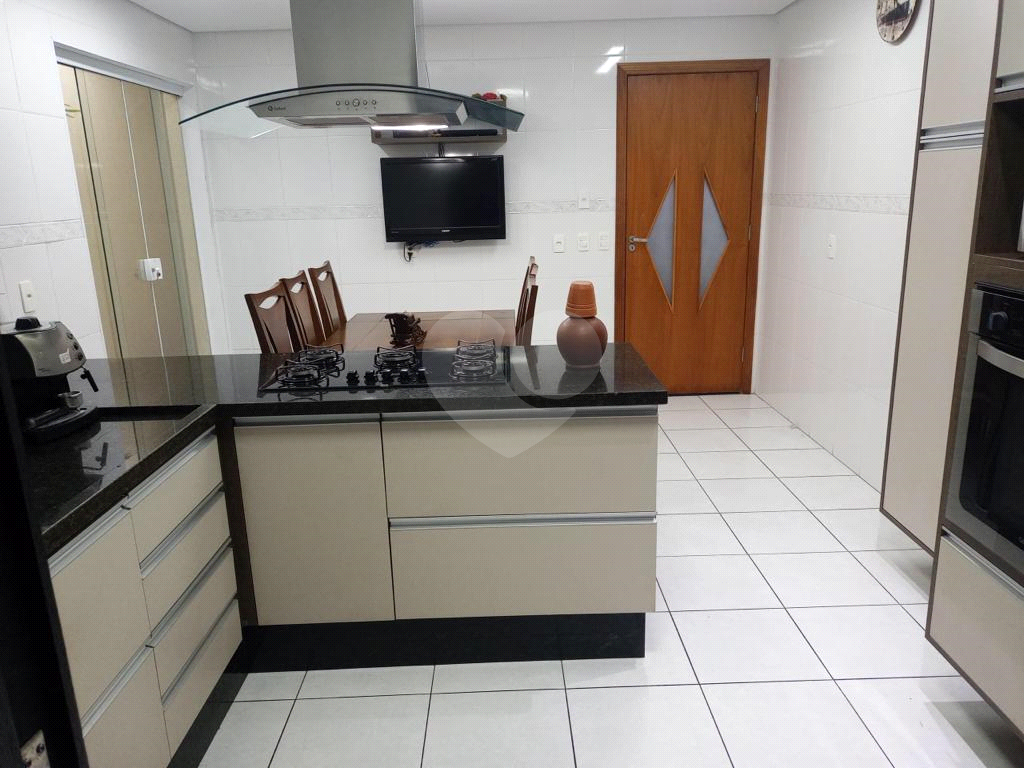 Sobrado, 3 quartos, 3 suítes, 4 vagas, 