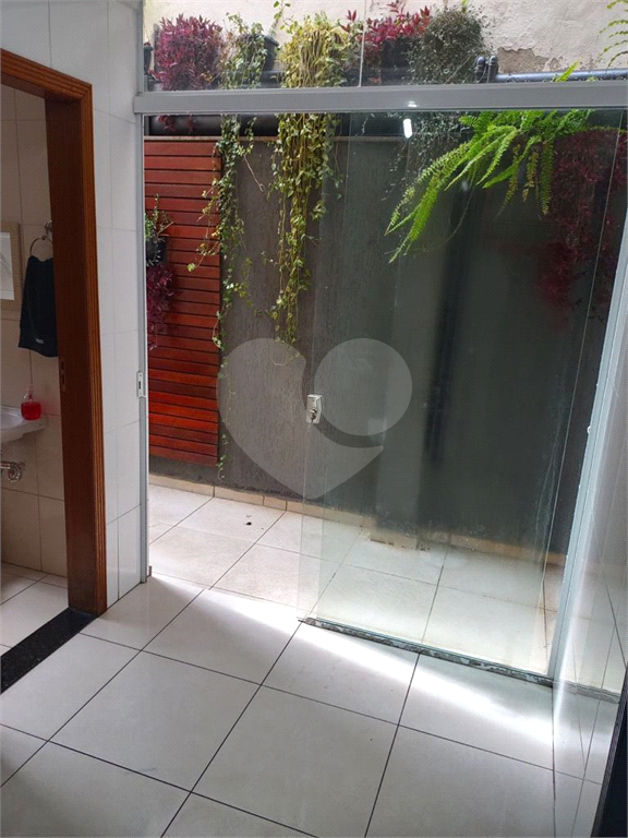 Sobrado, 3 quartos, 3 suítes, 4 vagas, 