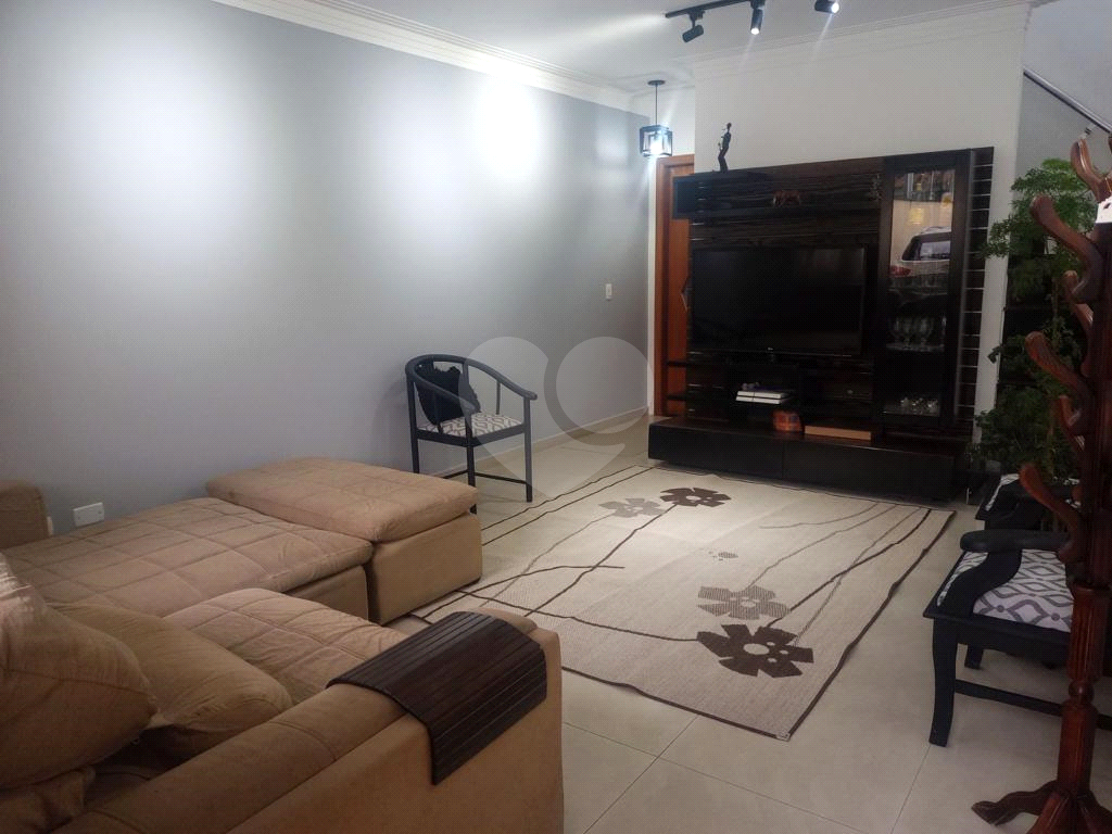 Sobrado, 3 quartos, 3 suítes, 4 vagas, 