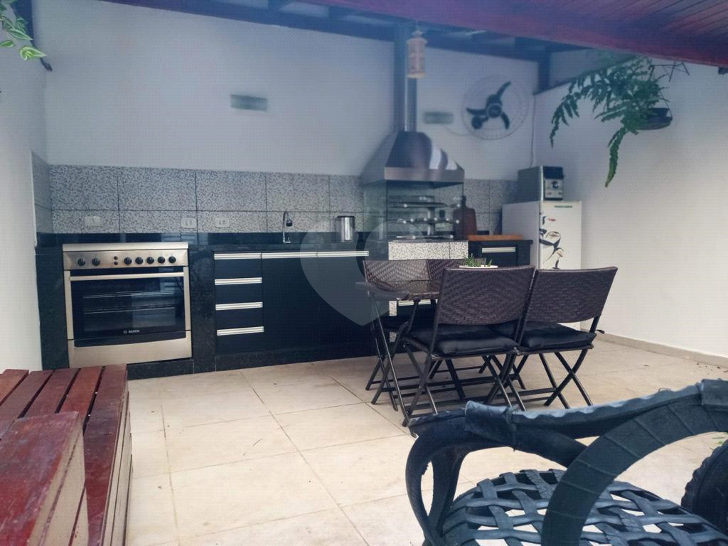 Sobrado, 3 quartos, 3 suítes, 4 vagas, 