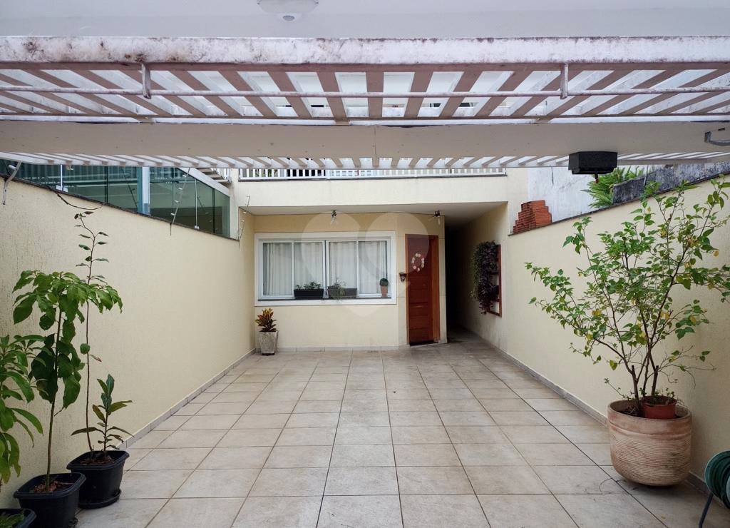 Sobrado, 3 quartos, 3 suítes, 4 vagas, 