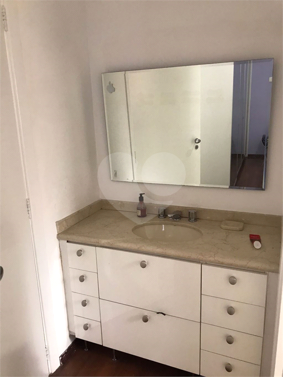 APARTAMENTO em MORUMBI