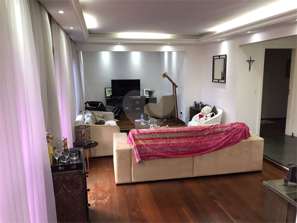 APARTAMENTO em MORUMBI