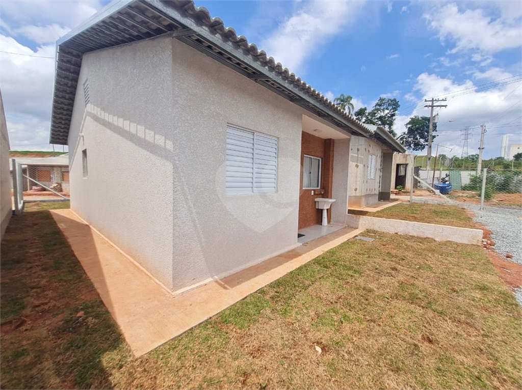 Casa à venda com 2 quartos, 50m² - Foto 2