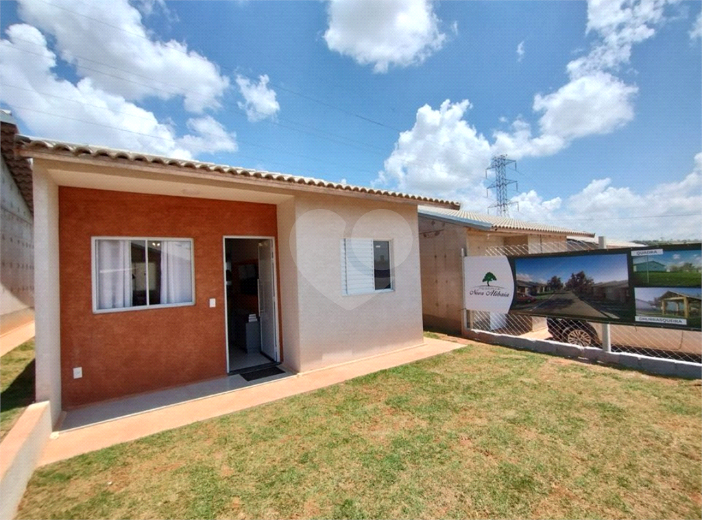 Casa à venda com 2 quartos, 50m² - Foto 1