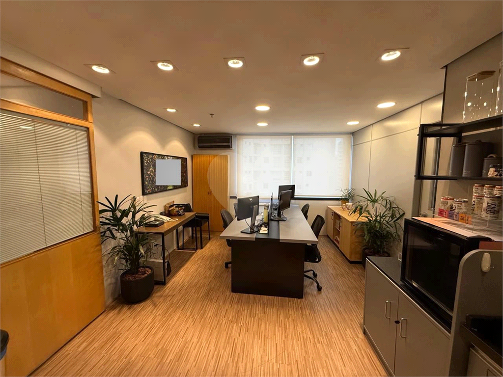 São 2 salas comerciais interligadas e reformadas 2 vagas de garagem Pompéia

Imóvel são duas salas unificadas de 64m² com toda a infraestrutura Pompéia 