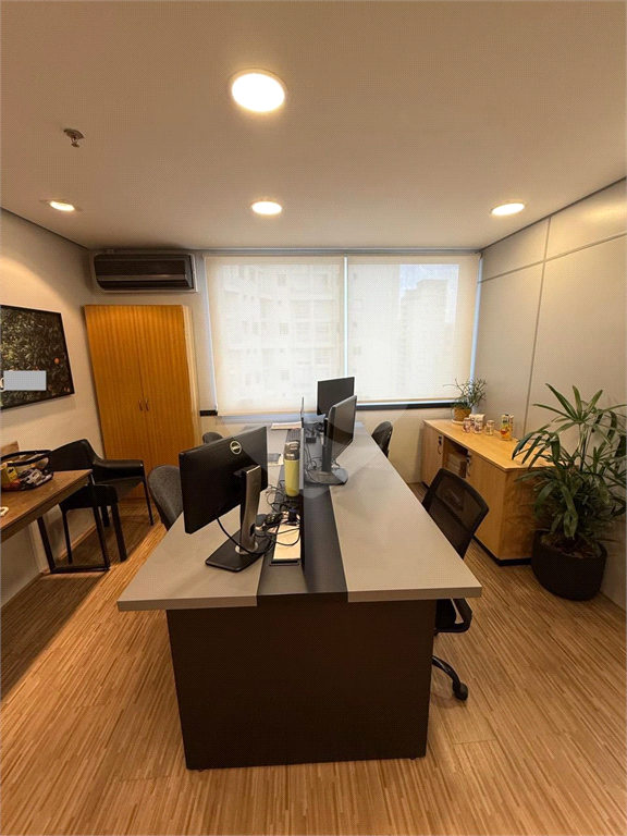 Sala comercial de 65m² com 4 ambintes 