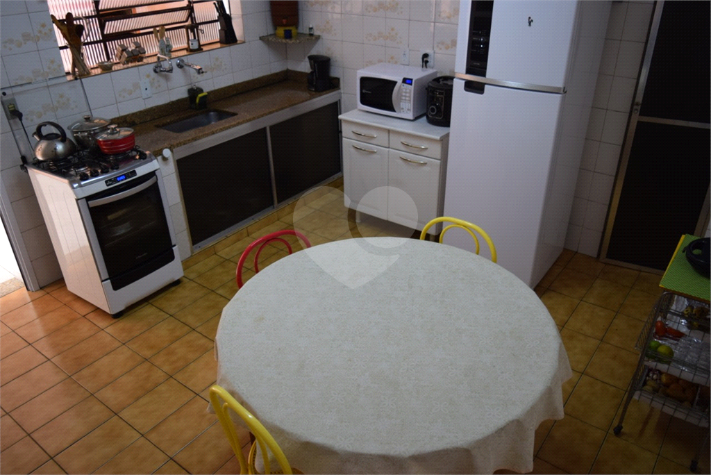 SOBRADO ÓTIMA LOCALIZAÇÃO  200 AC