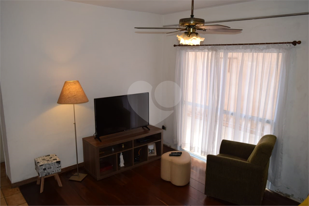SOBRADO ÓTIMA LOCALIZAÇÃO  200 AC