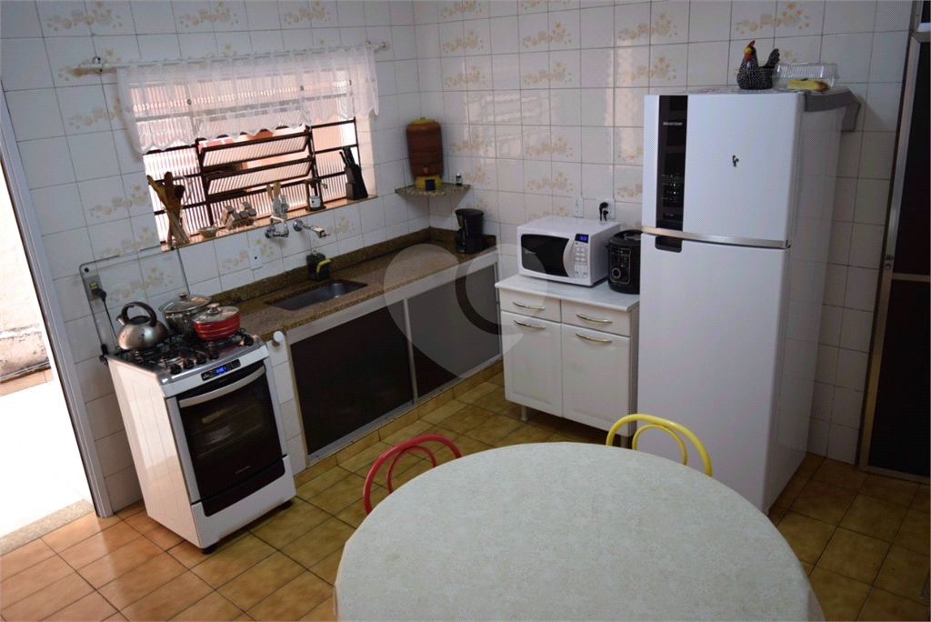SOBRADO ÓTIMA LOCALIZAÇÃO  200 AC