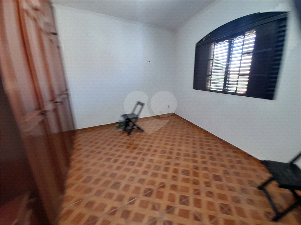 Sobrado para venda ou locação.