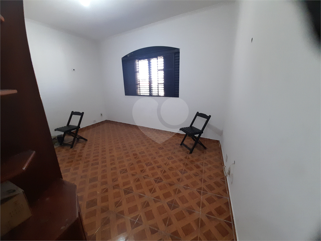 Sobrado para venda ou locação.