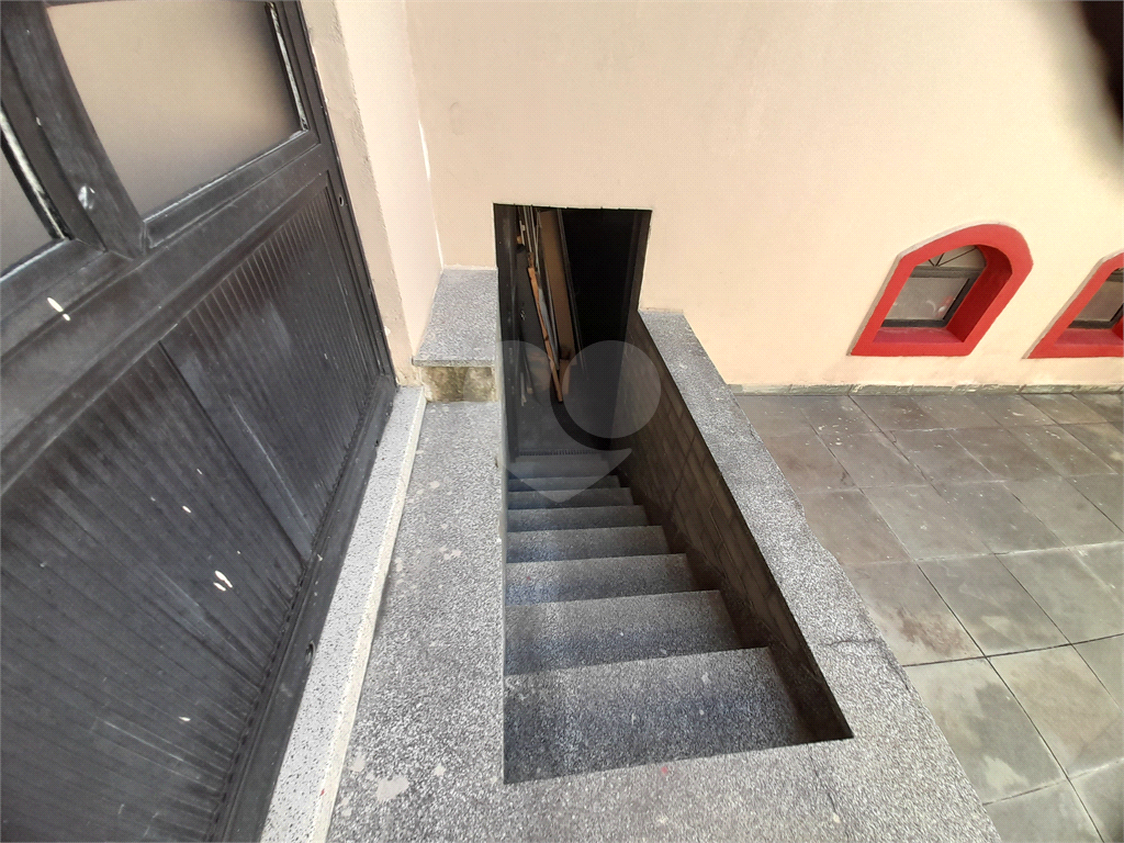 Sobrado para venda ou locação.