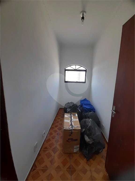 Sobrado para venda ou locação.