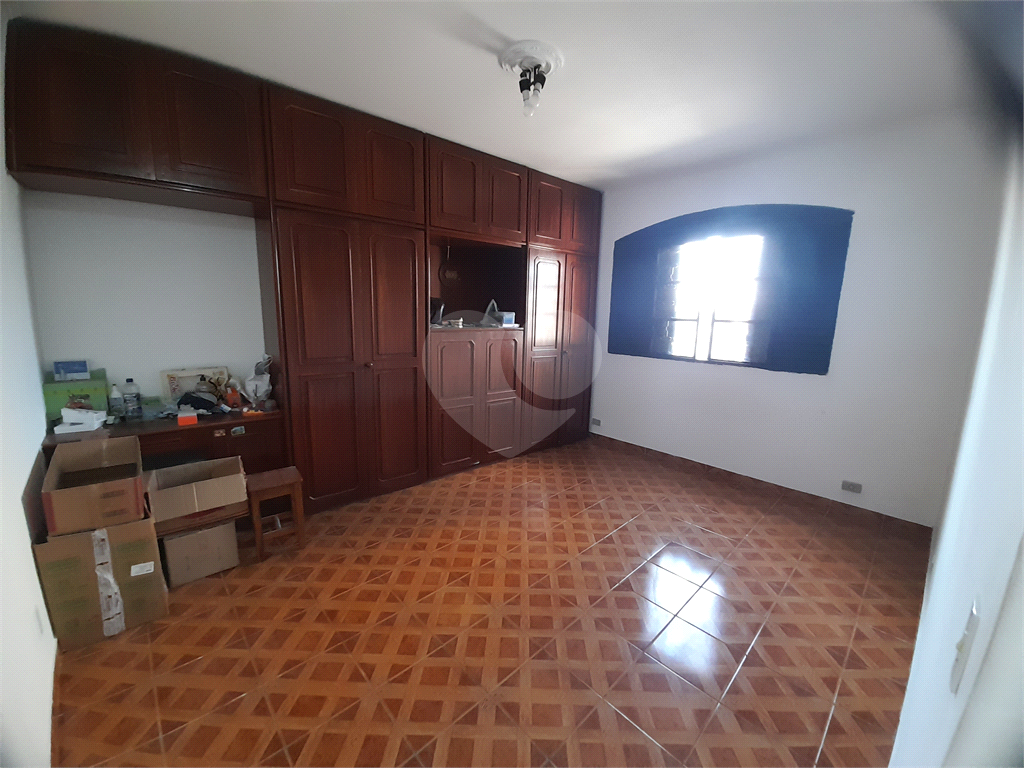 Sobrado para venda ou locação.