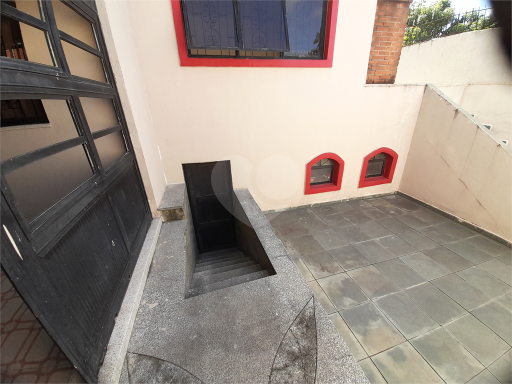 Sobrado para venda ou locação.