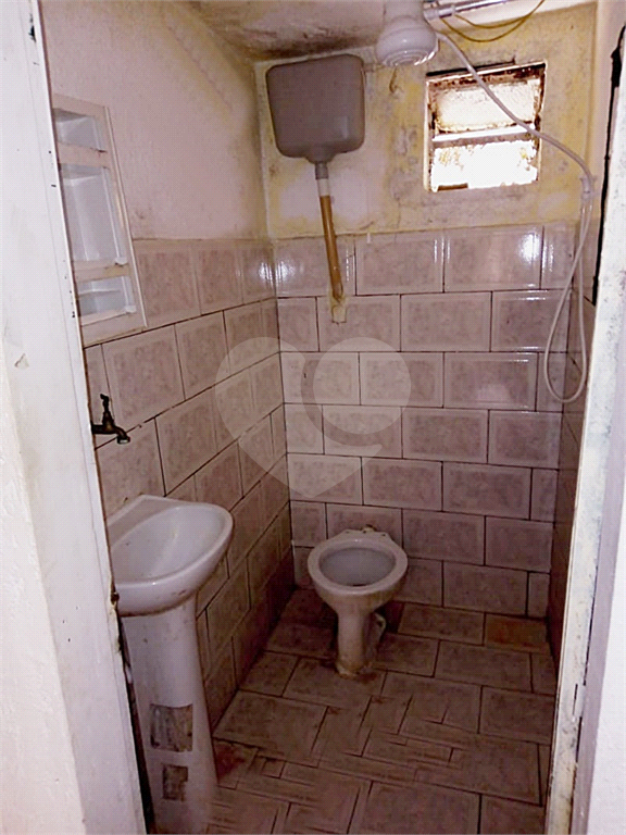 Ótimo como terreno para futuras instalações