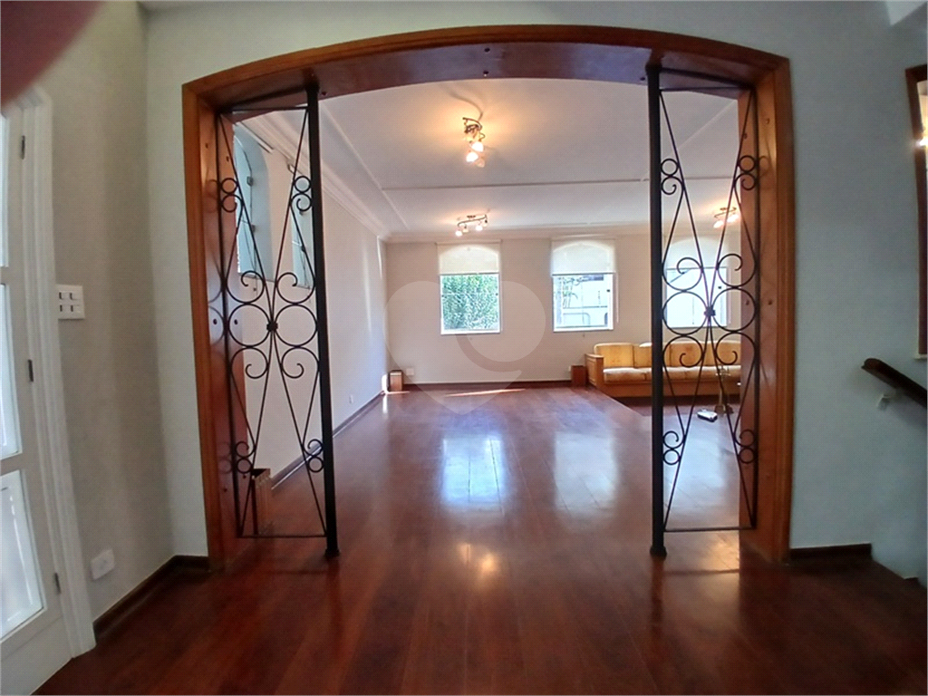 VENDA Casa Alto Padrão | Jardim França – 438m², Elevador, 4 Suítes, Reforma Impecável, Pronta para Morar