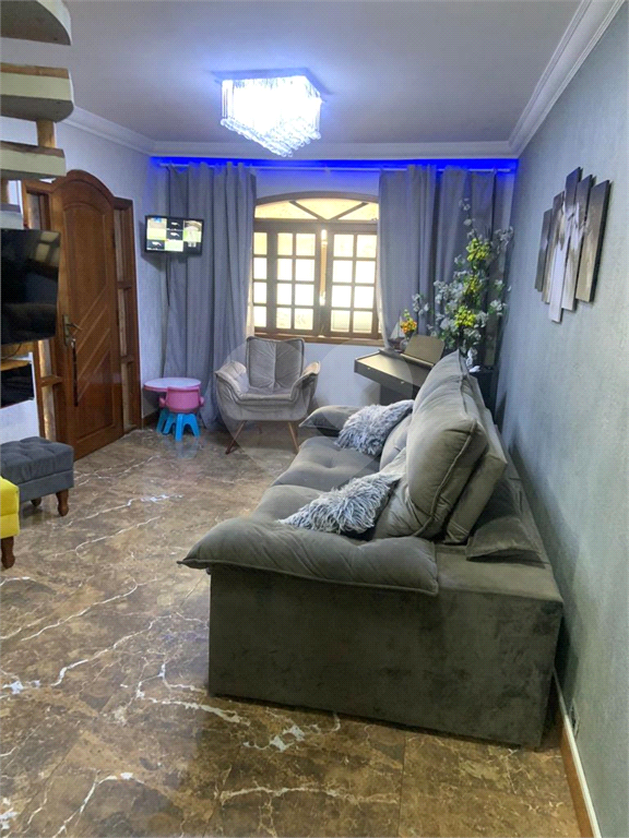Sobrado Parque Vitória com 3 dormitórios, 2 vagas