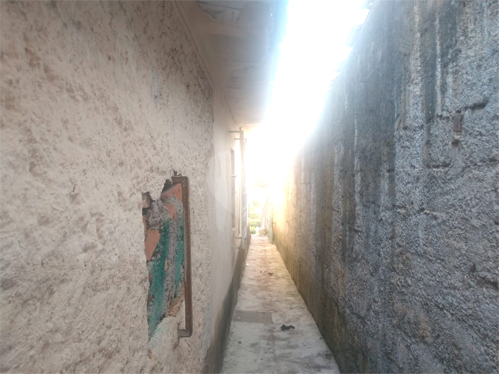 Duas casas em terreno amplo!