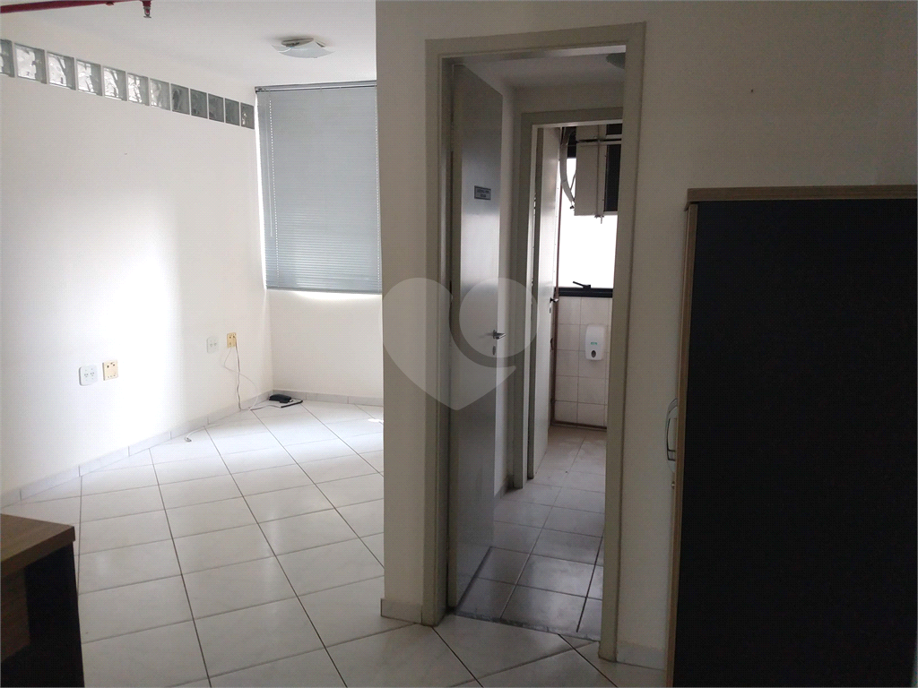 Conjunto Comercial-Sala à venda com 1 quarto, 32m² - Foto 2