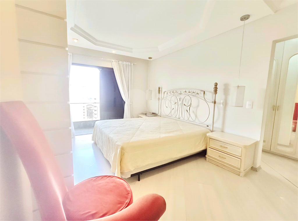Apartamento com 3 suítes e hidromassagem 