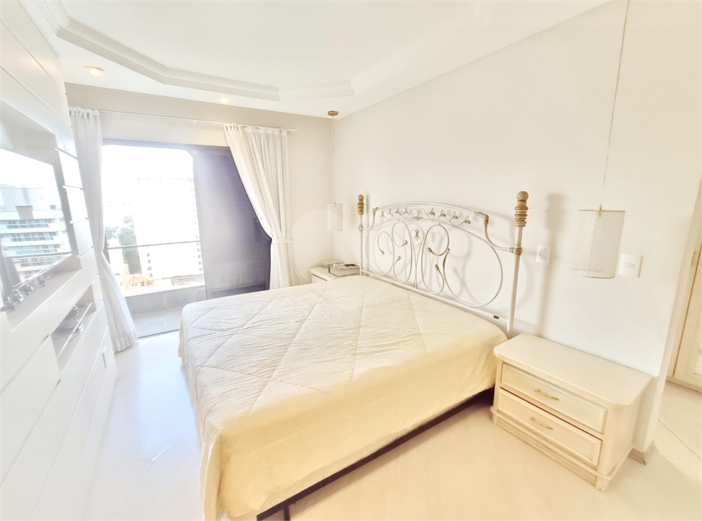 Apartamento com 3 suítes e hidromassagem 