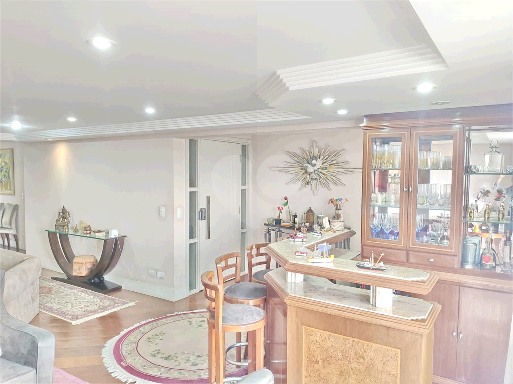 Apartamento com 3 suítes e hidromassagem 